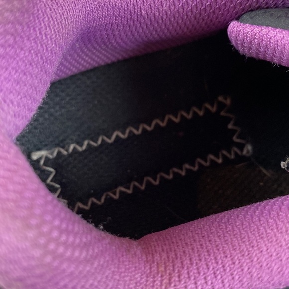 Hytest Static Dissipating Composite Toe Athletic Safety Shoe 7.5W - Picture 10 of 16